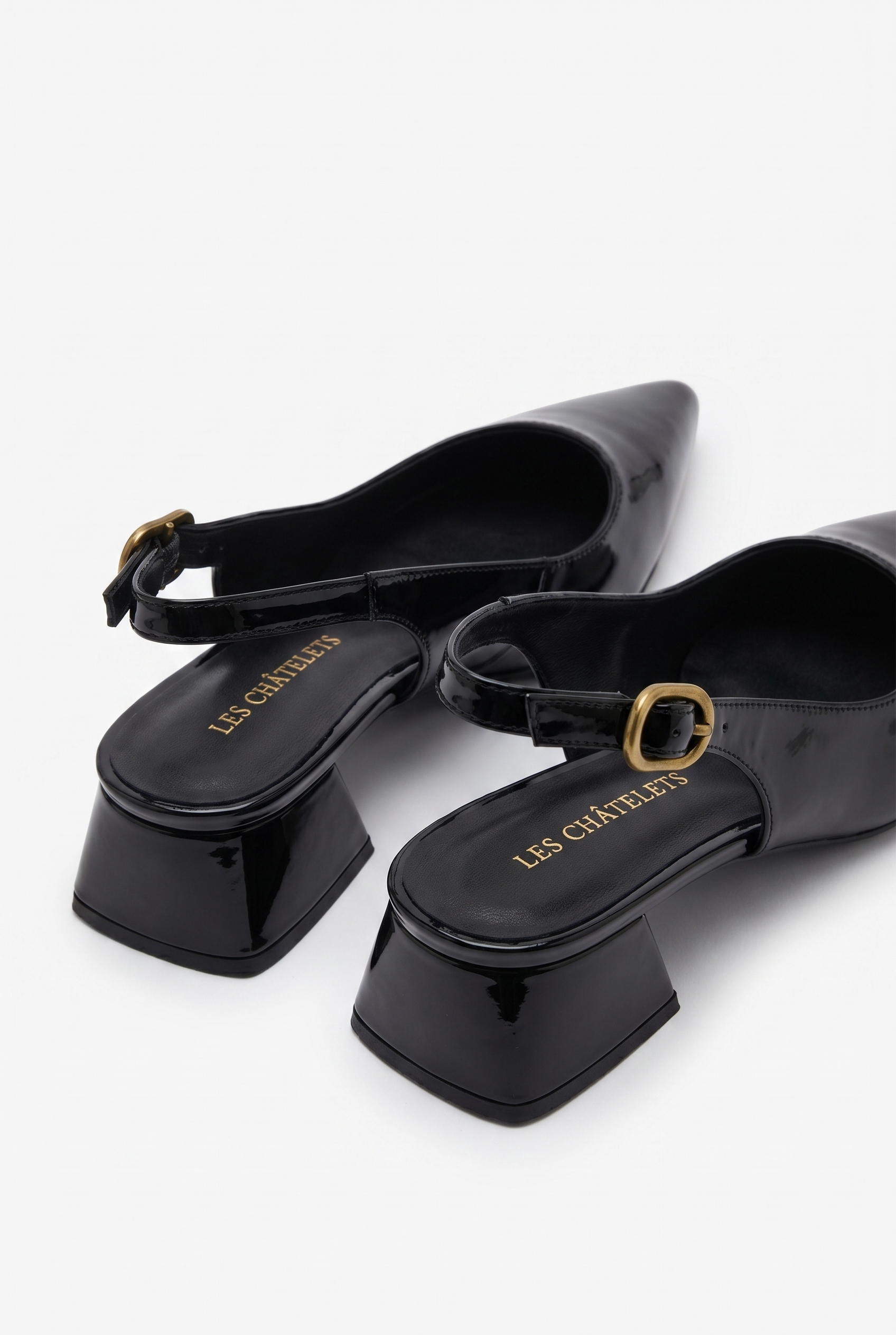 Été en Ville Siyah Rugan Slingback Topuklu Ayakkabı – 5 cm Altın Toka | Sivri Burun Bilekten Bağlamalı