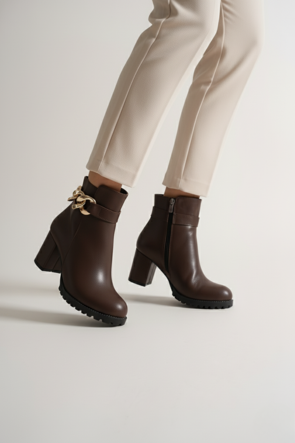 Brielfy Burma Tokalı Kahverengi Topuklu Kadın Bot | Şık, Konforlu ve Zamansız