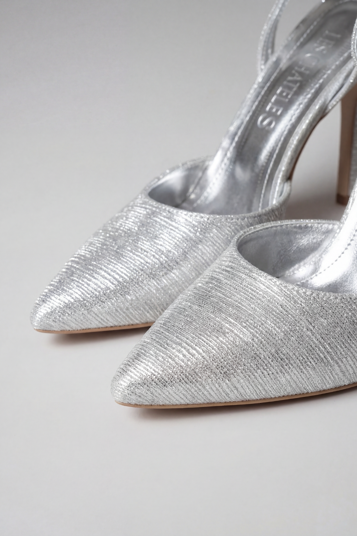 Reflets d’Instant – Gümüş Simli 9 cm Sivri Burun Slingback Topuklu Ayakkabı