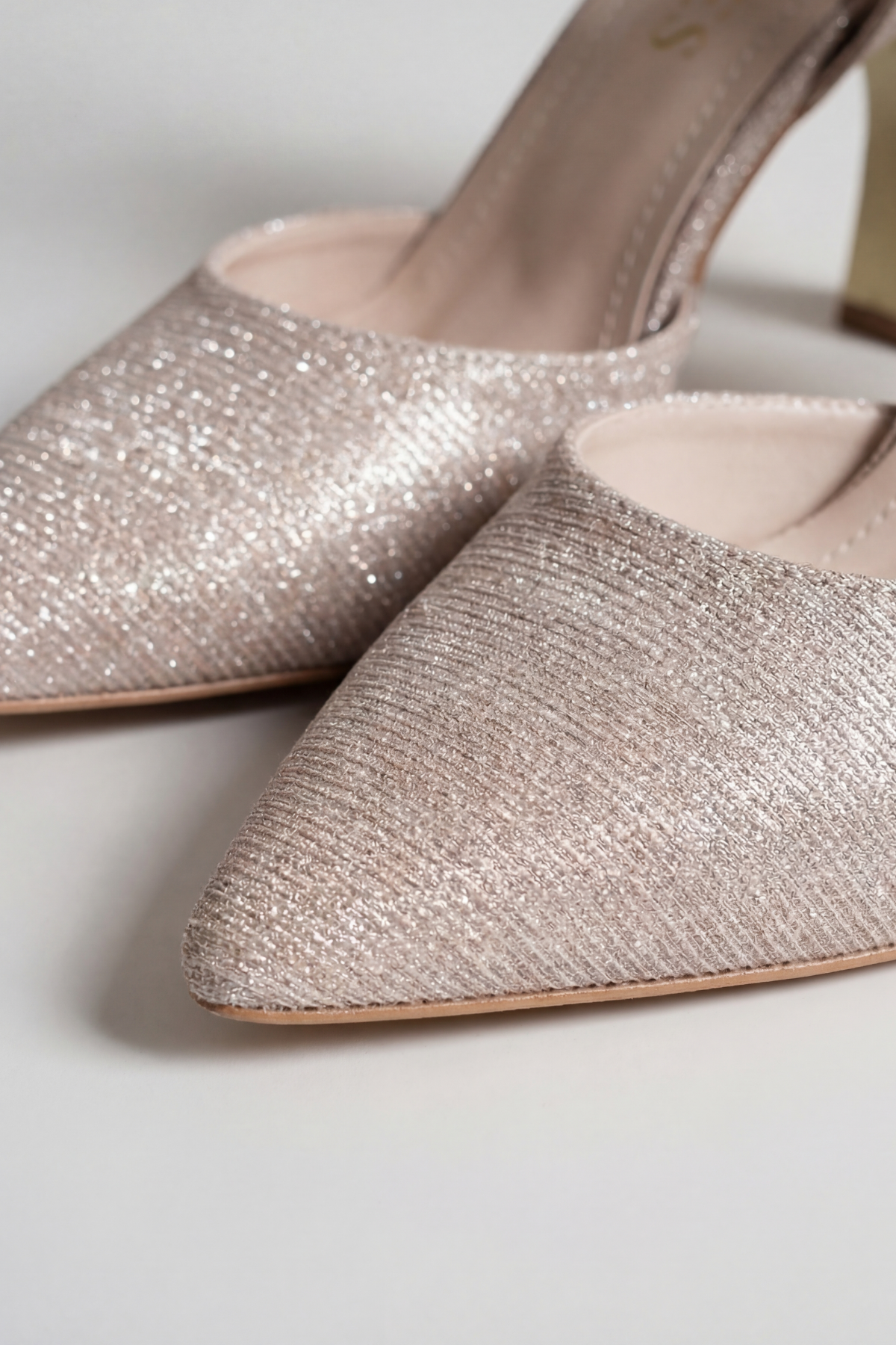 Reflets d’Instant – Rose Simli 9 cm Sivri Burun Slingback Topuklu Ayakkabı