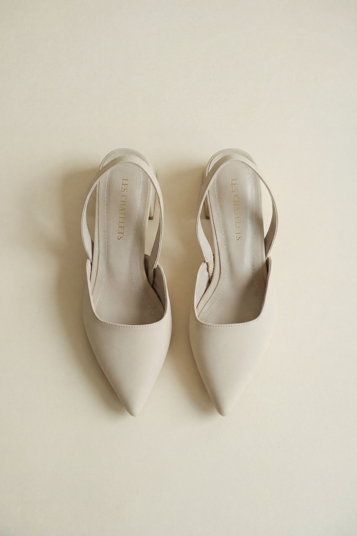 Les Instants Calmes – Bej Cilt 5 cm Sivri Burun Slingback Topuklu Ayakkabı