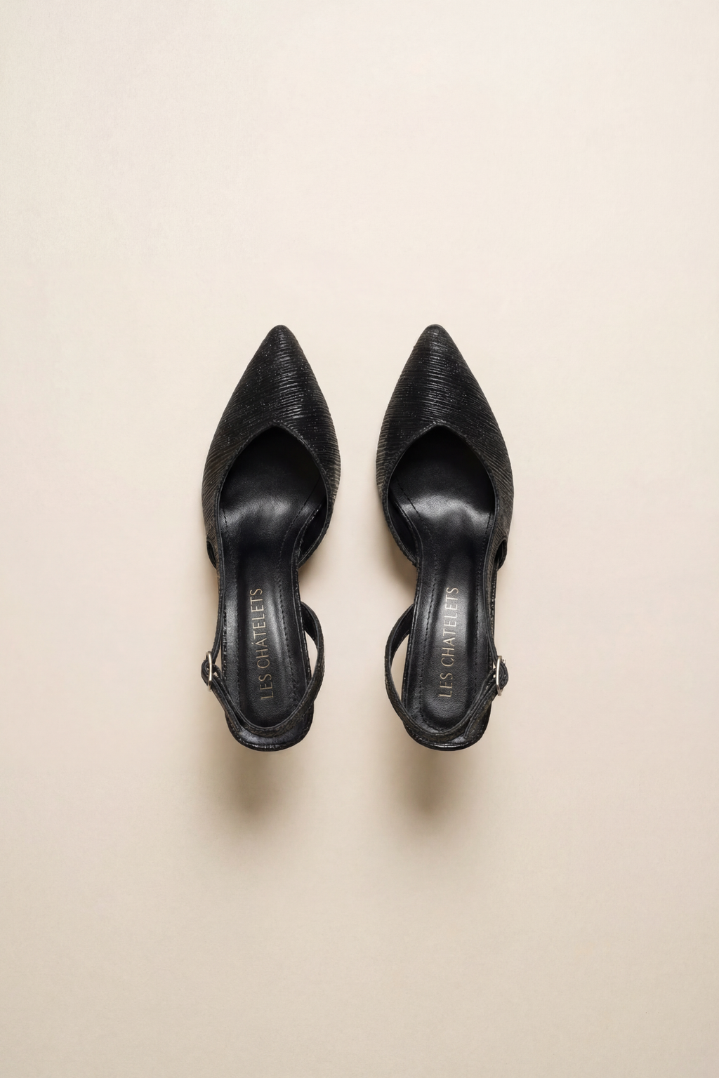 Reflets d’Instant – Siyah Simli 9 cm Sivri Burun Slingback Topuklu Ayakkabı