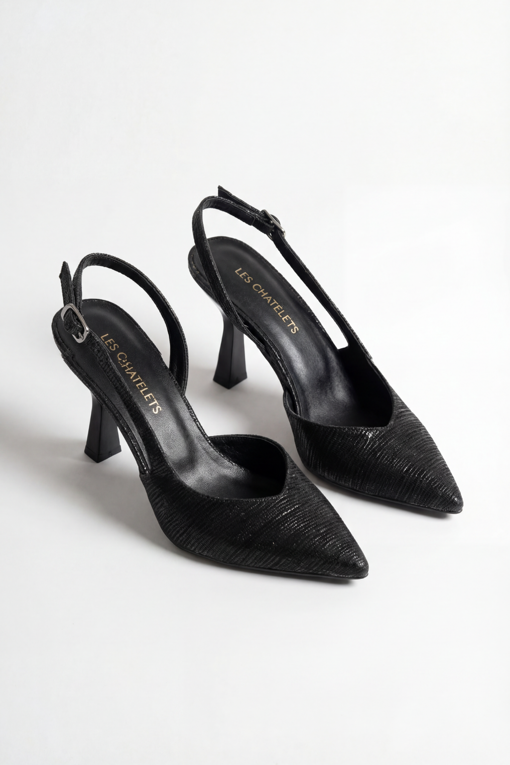 Reflets d’Instant – Siyah Simli 9 cm Sivri Burun Slingback Topuklu Ayakkabı