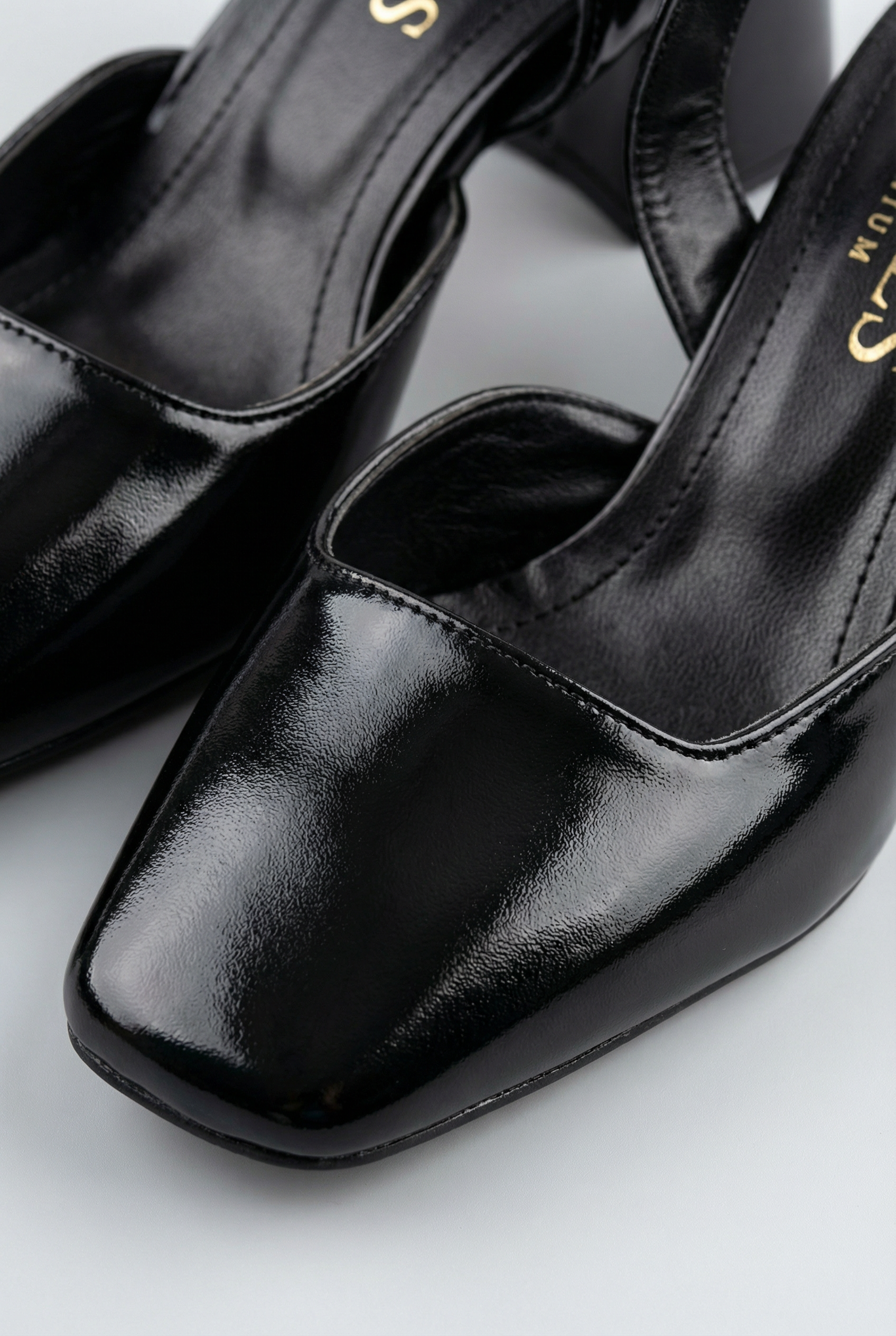 Décisions Nettes – Siyah Rugan 9 cm Kare Burun Slingback Topuklu Ayakkabı