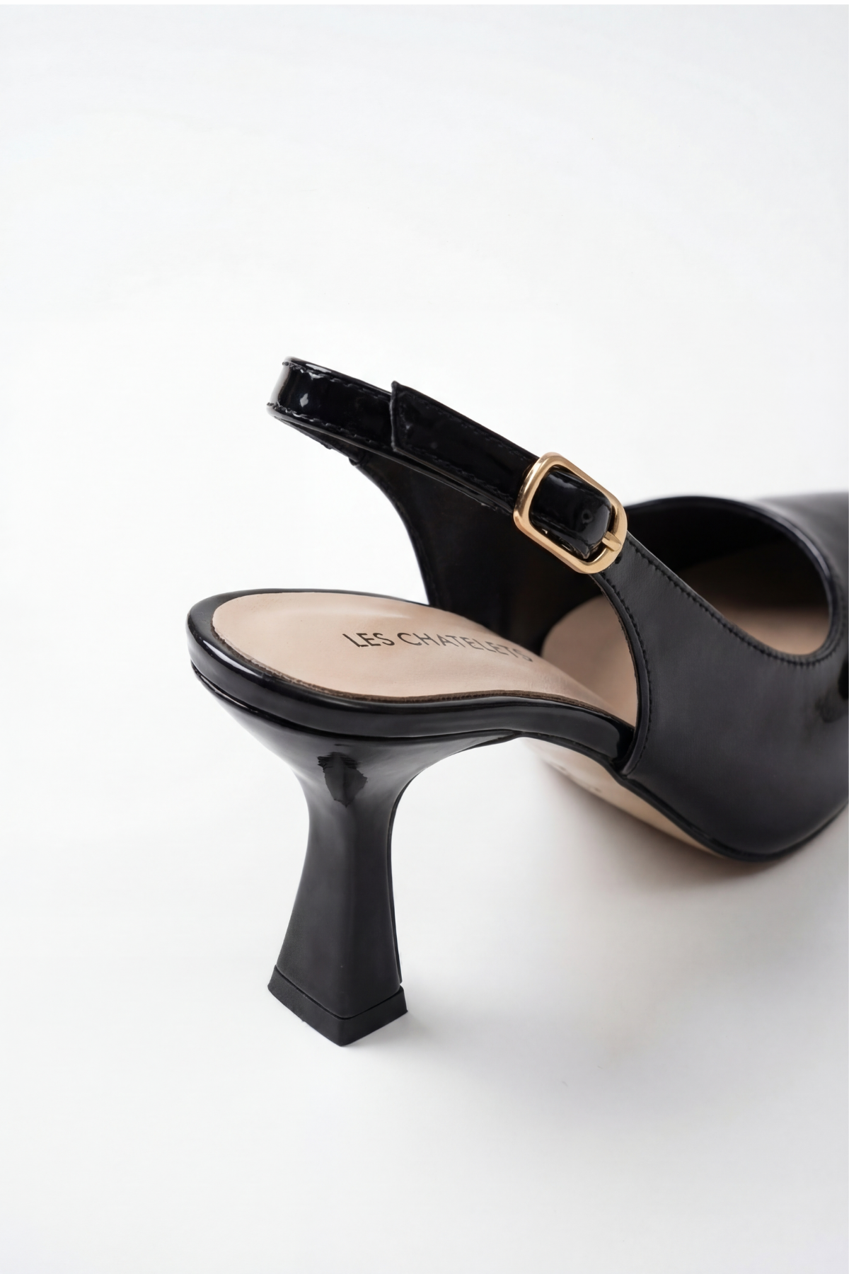 Les Souvenirs Portés Serisi Souvenir du Soir – Siyah Rugan 9 cm Sivri Burun Slingback Topuklu Ayakkabı